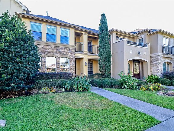4th image of 2047 Palm Forest Ln