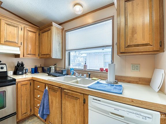 4th image of 213 Lincoln Ave