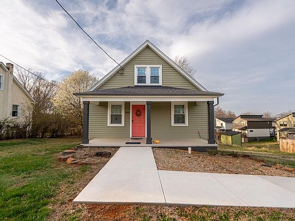 2nd image of 3040 Forest Hills Cir