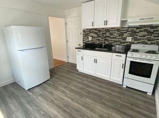 2 Redfern St #2R, Riverside, RI 02915