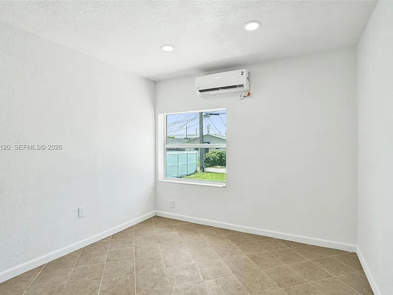 2120-2122 Thomas St #2122 — Photo 13