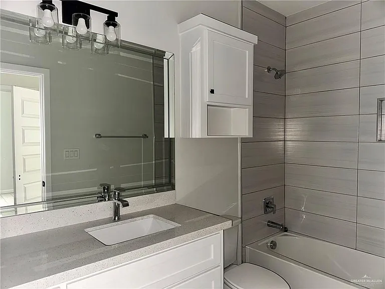1019 N Clarence Ave #4 — Photo 6