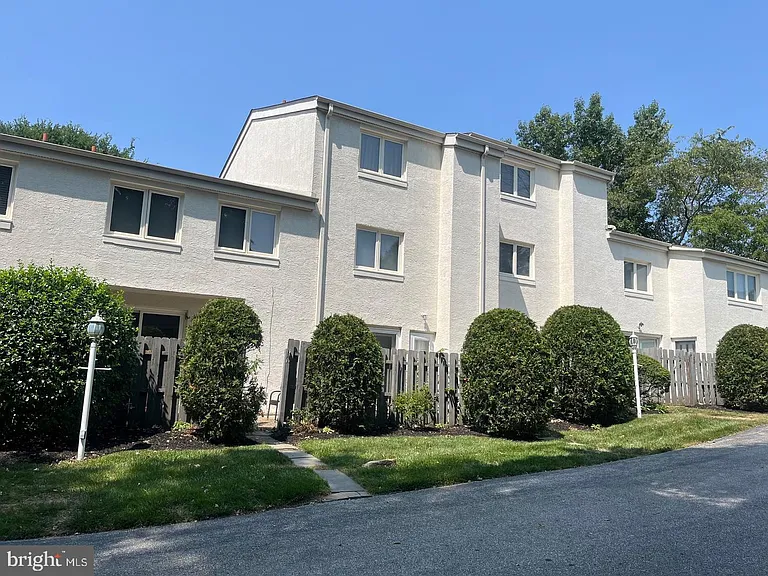 113 Montrose Ave — Photo 24