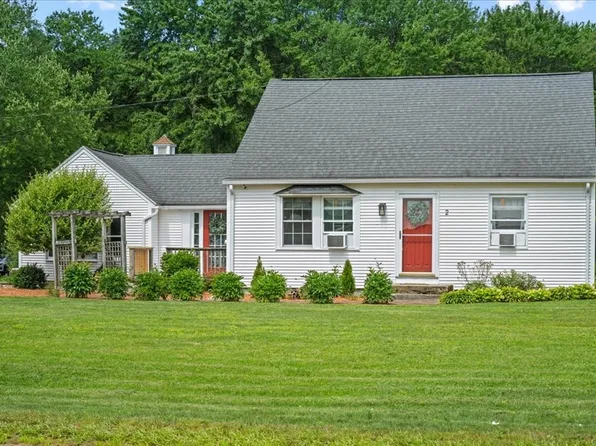 2 Adams Dr, Brimfield, MA 01010