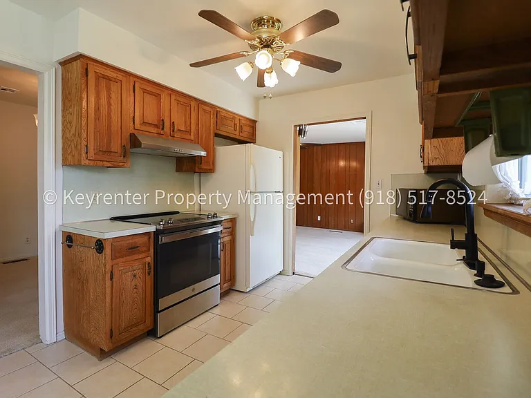 6828 E 47th St S — Photo 20