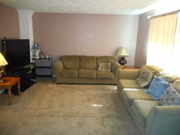 3rd image of 3819 N Lynnwood Pl