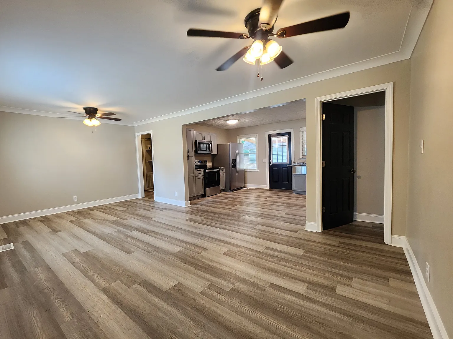 3 bed, 1224 sqft, $1,450 — Photo 2