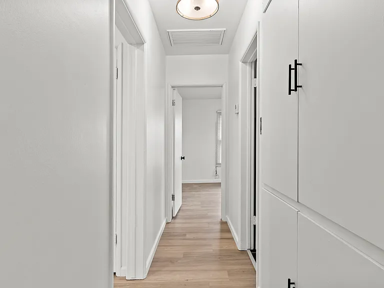 9813 S Van Ness Ave #2 — Photo 12