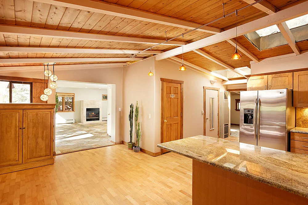 4 bed, 1828 sqft, $10,500 — Photo 3