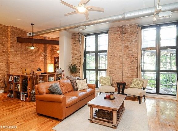 4th image of 1635 W Belmont Ave APT 321