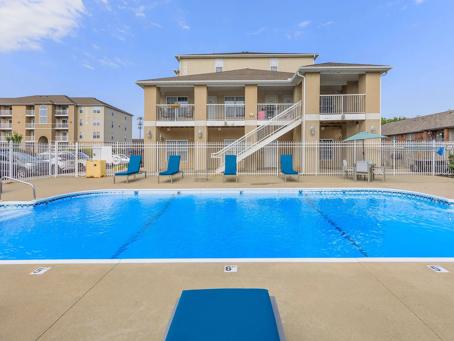 Sandstone Heights Apartments — Photo 2
