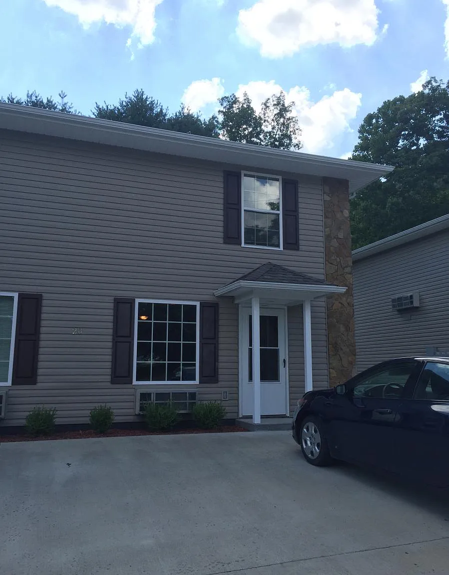 60 Misty Glenn Ter — Photo 1