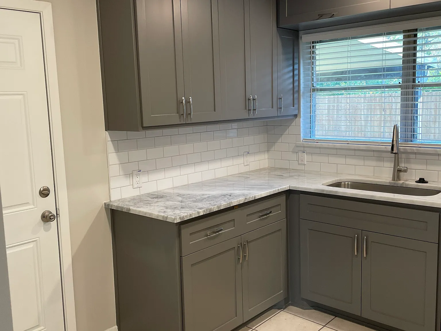 3 bed, 1250 sqft, $2,400 — Photo 2