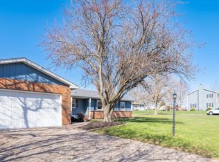 17 Marion Point, Pekin, IL 61554