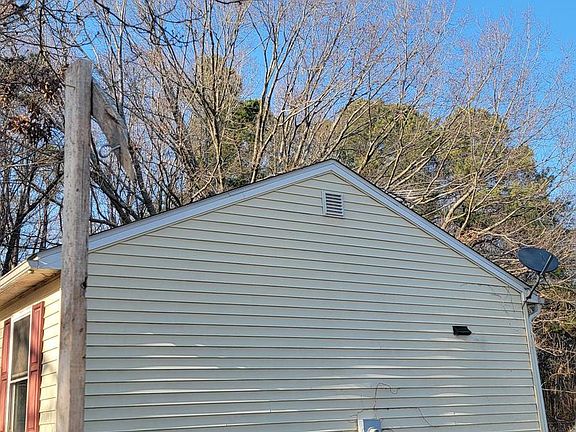 3rd image of 961 Ferry Rd