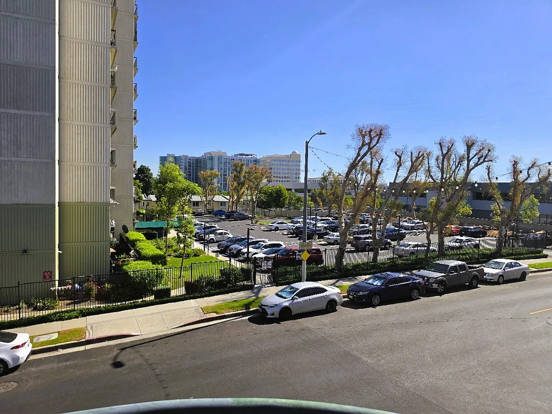 2 bed, 1000 sqft, $2,495 — Photo 2