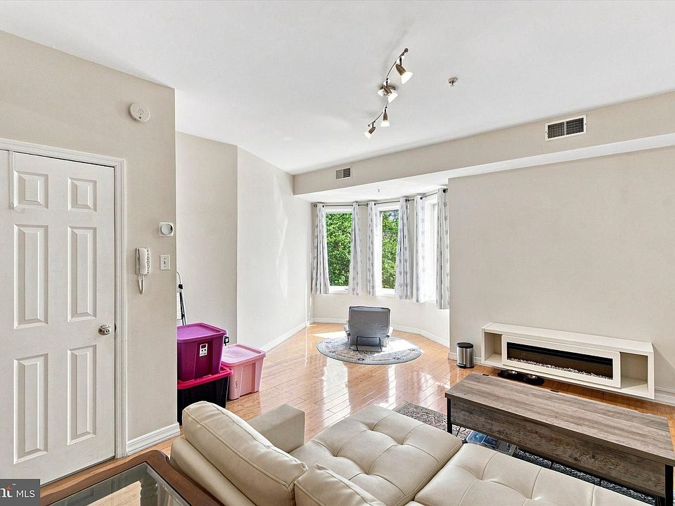 1st image of 800 N 2nd St APT 4
