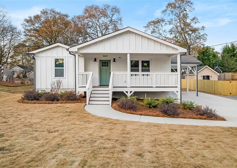 1st image of 1009 Manor Dr SE