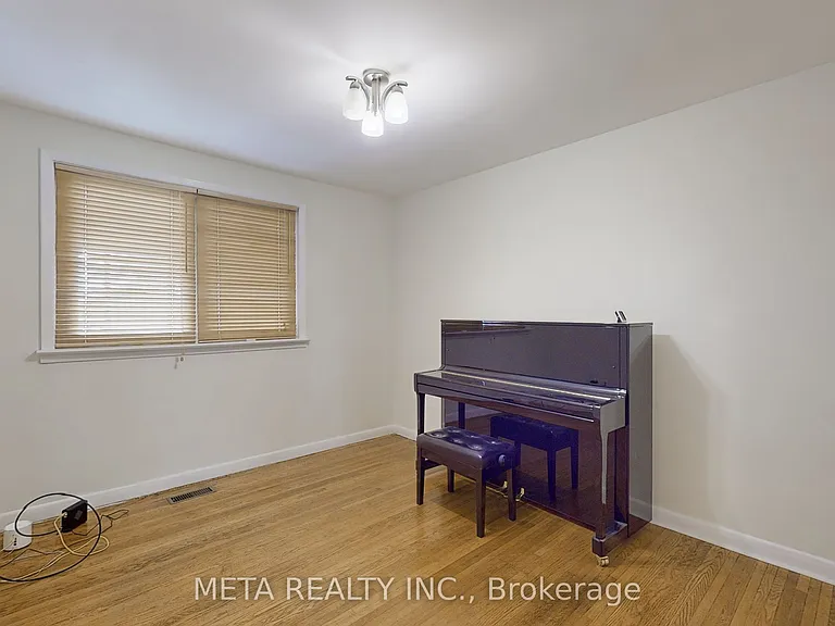 36 Dewlane Dr — Photo 13