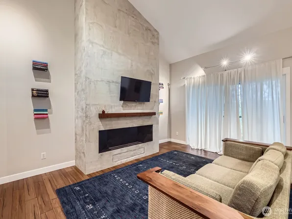 4737 W Lake Sammamish Parkway SE #A303, Issaquah, WA 98027