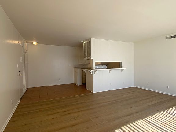 4th image of 912 S 4th St #10