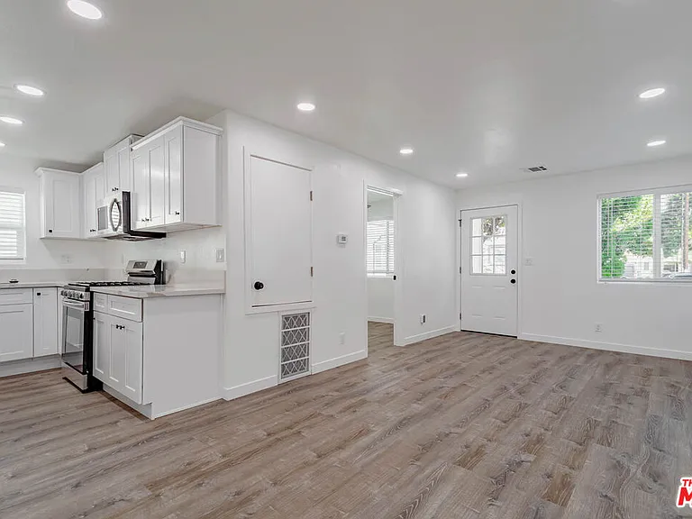 253 S Catalina Ave — Photo 7