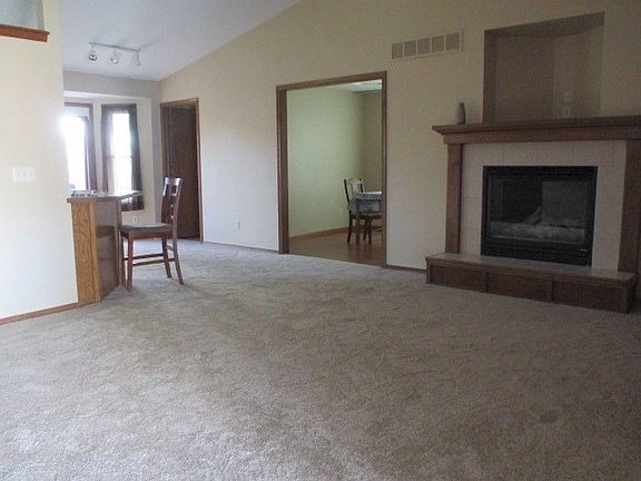 3rd image of 513 E Showalter St