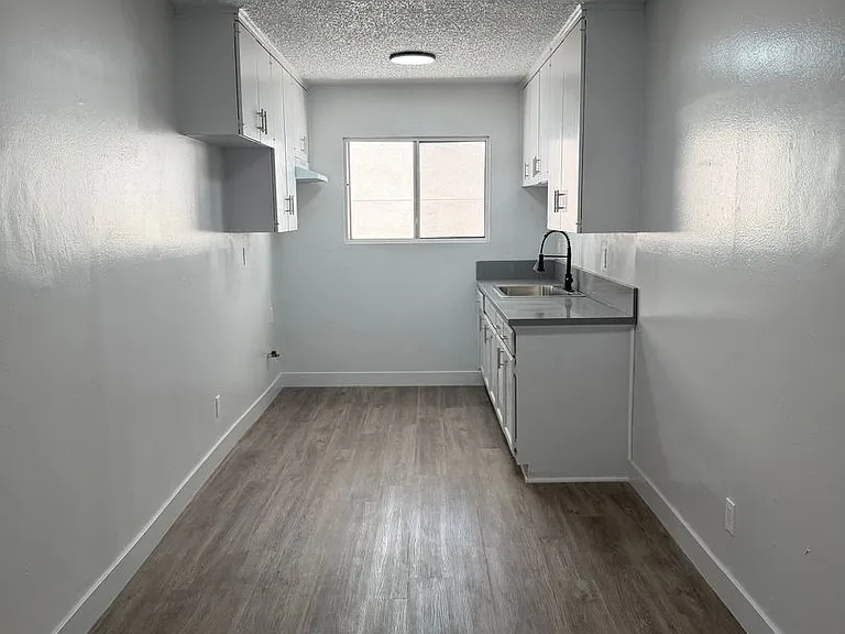 926 W 84th St — Photo 3