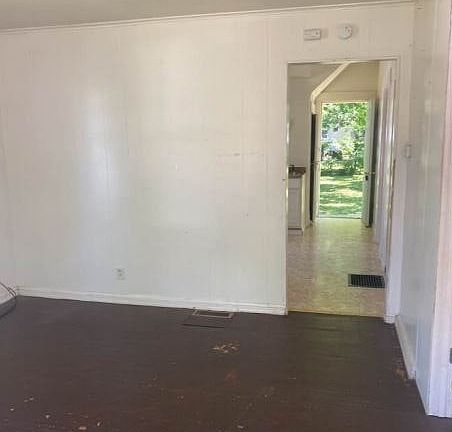 4th image of 815 W Macqueen Ave