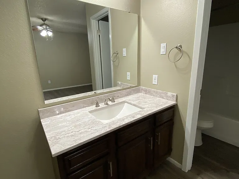 6800 Camden Ln — Photo 23