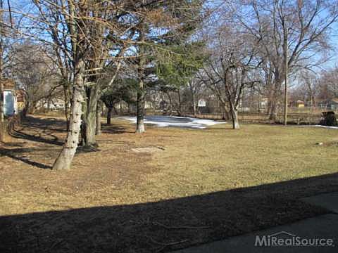 3rd image of 26776 Fernwood St