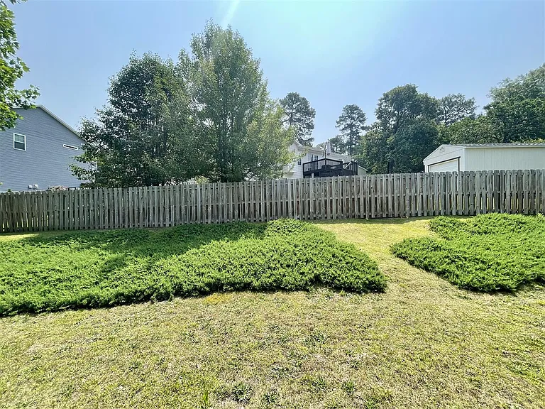 80 Lakeview Dr E — Photo 31