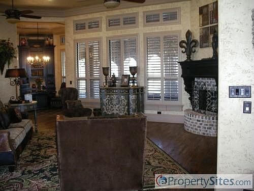 3rd image of 1400 Shady Hollow Ct