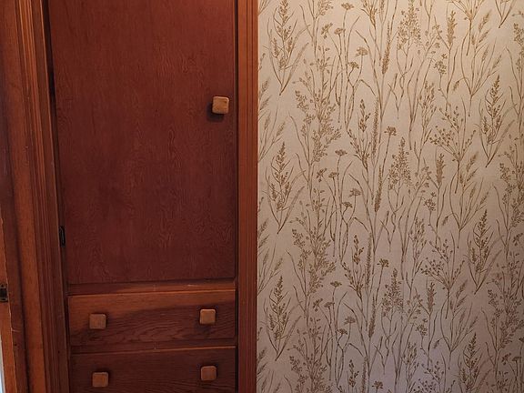 5th image of 2233 W Elm Ave