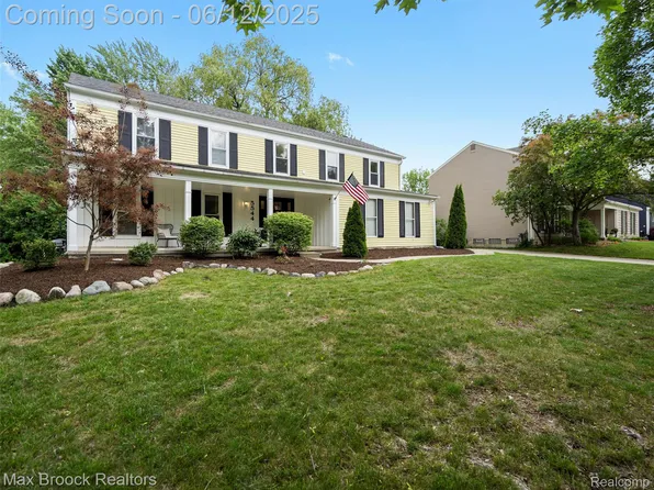 5544 Kingsfield Dr, West Bloomfield, MI 48322