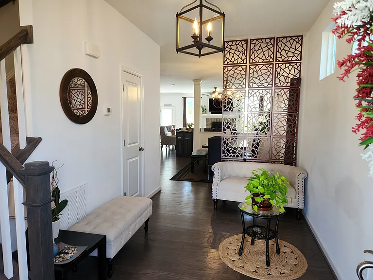9460 Seayfield Ln — Photo 2