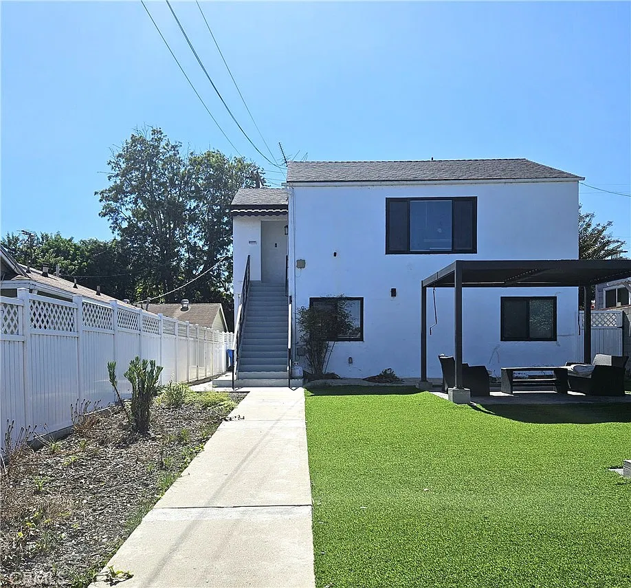 2 bed, 815 sqft, $2,800 — Photo 1