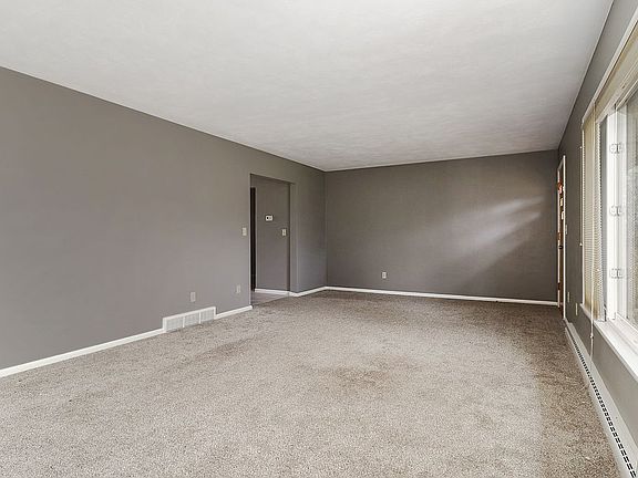 5th image of 400 Stout Dr
