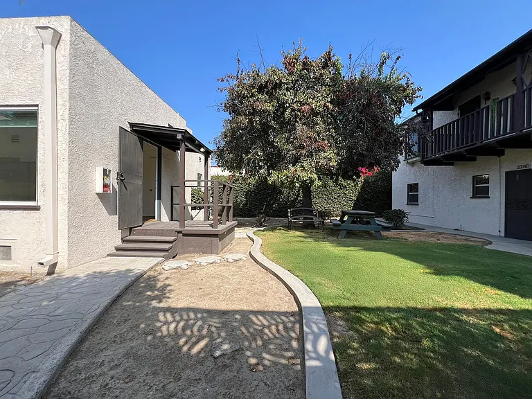 2316-2322 N Eucalyptus Ave — Photo 17