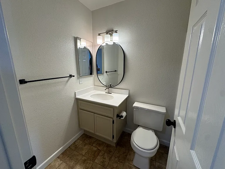 Second level full bath