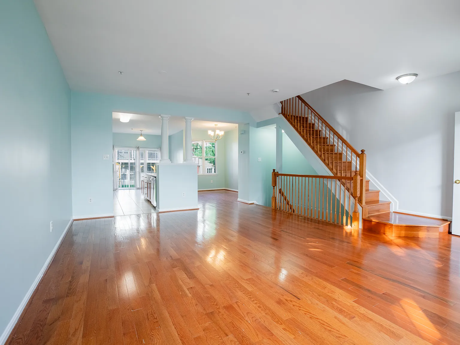 3 bed, 2173 sqft, $3,250 — Photo 3