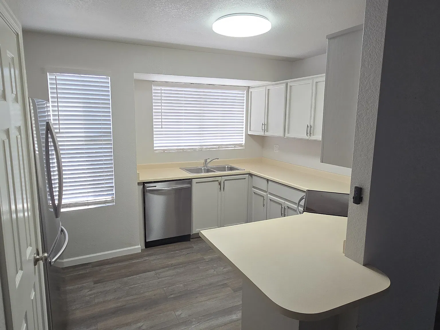 2 bed, 1320 sqft, $2,095 — Photo 3