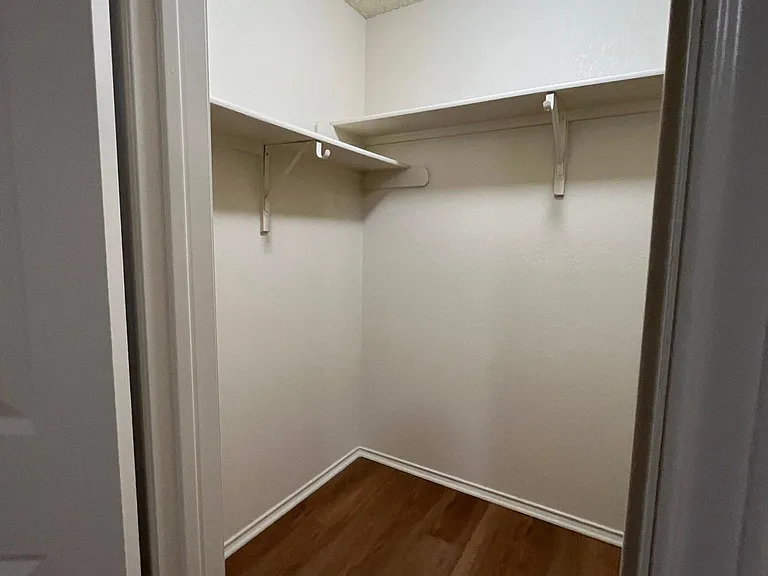 862 Latteridge Dr — Photo 16