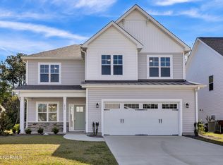 214 Man O War Ln, Hampstead, NC 28443