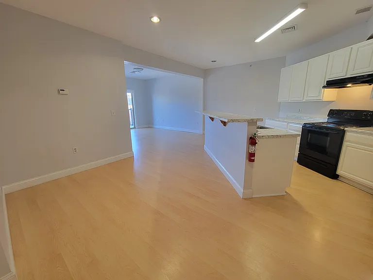 14 Bacon St #E — Photo 13