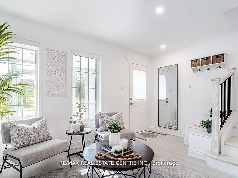 83 Convoy Cres #UPPER — Photo 3