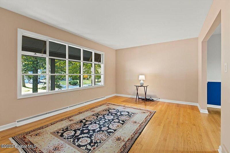 4th image of 5 Loughberry Road