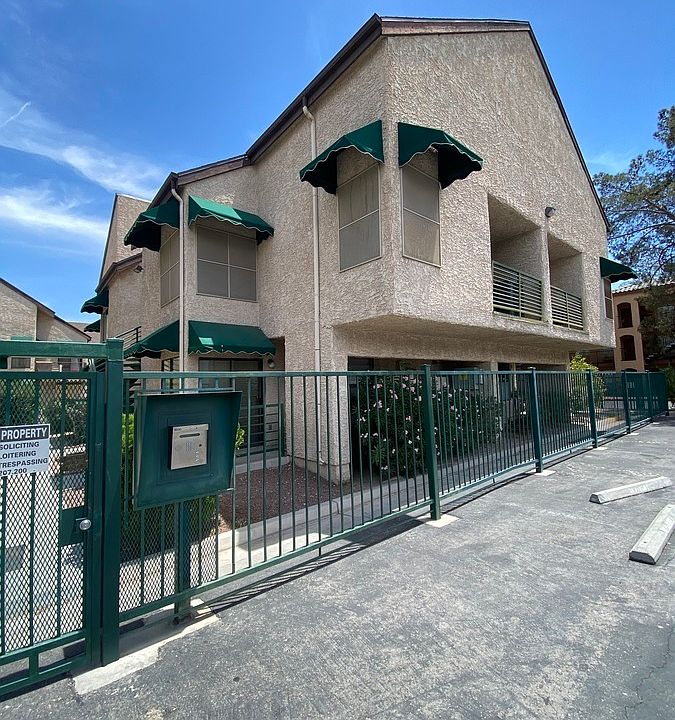 1st image of 440 Elm Dr