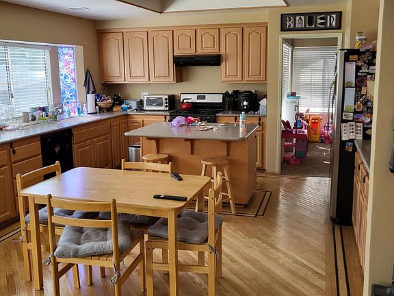 4th image of 40208 Vicker Way