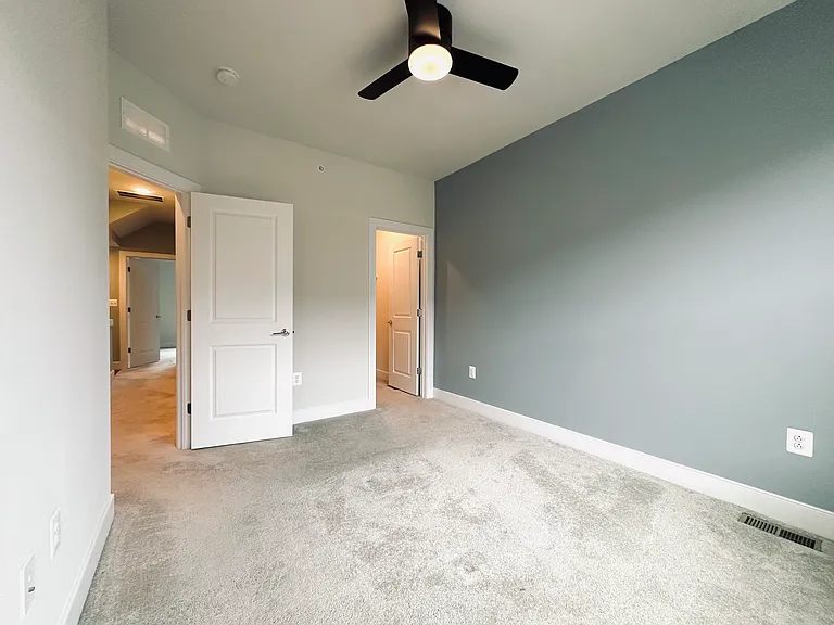 1009 Rockwell Ave — Photo 25
